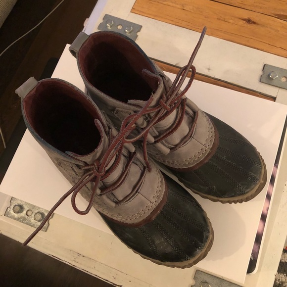 SOLD*****Sorel Out N About Boots, Sz 6 - Picture 2 of 6